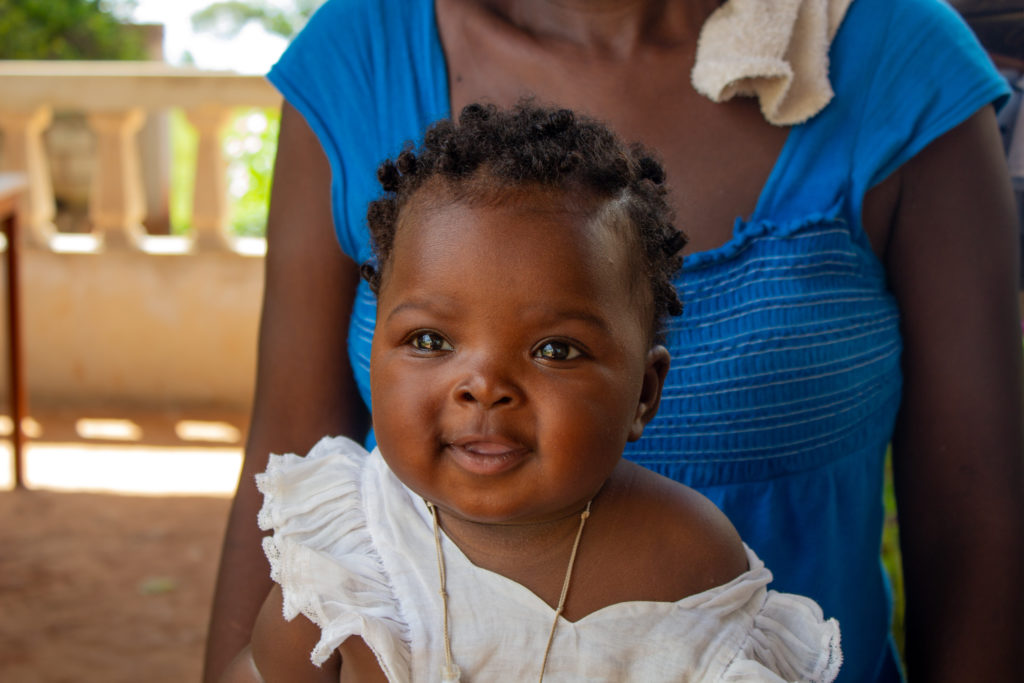 Baby in white happy-1804